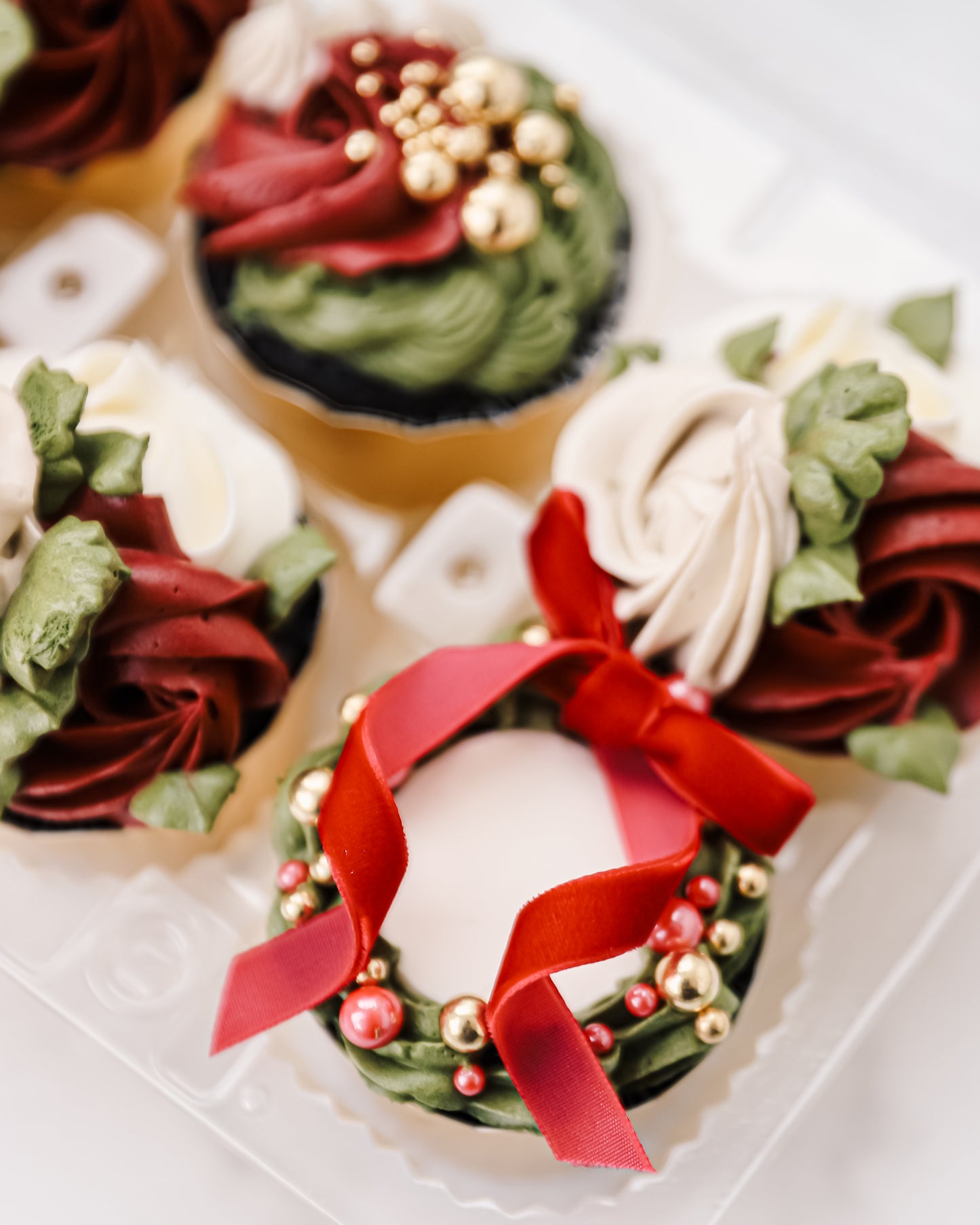 Traditional Holiday Cupcake Set