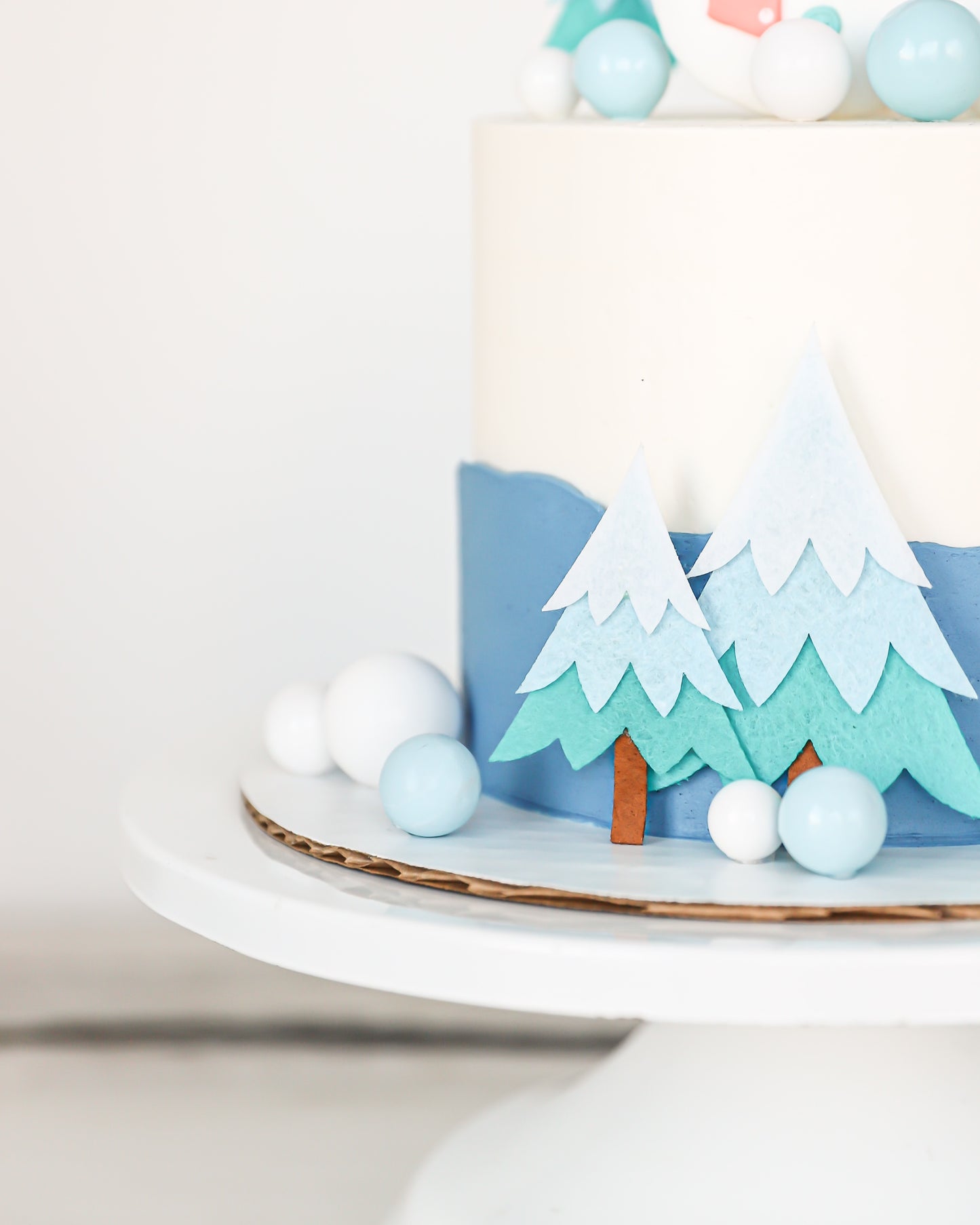 Winter Snowman Cake