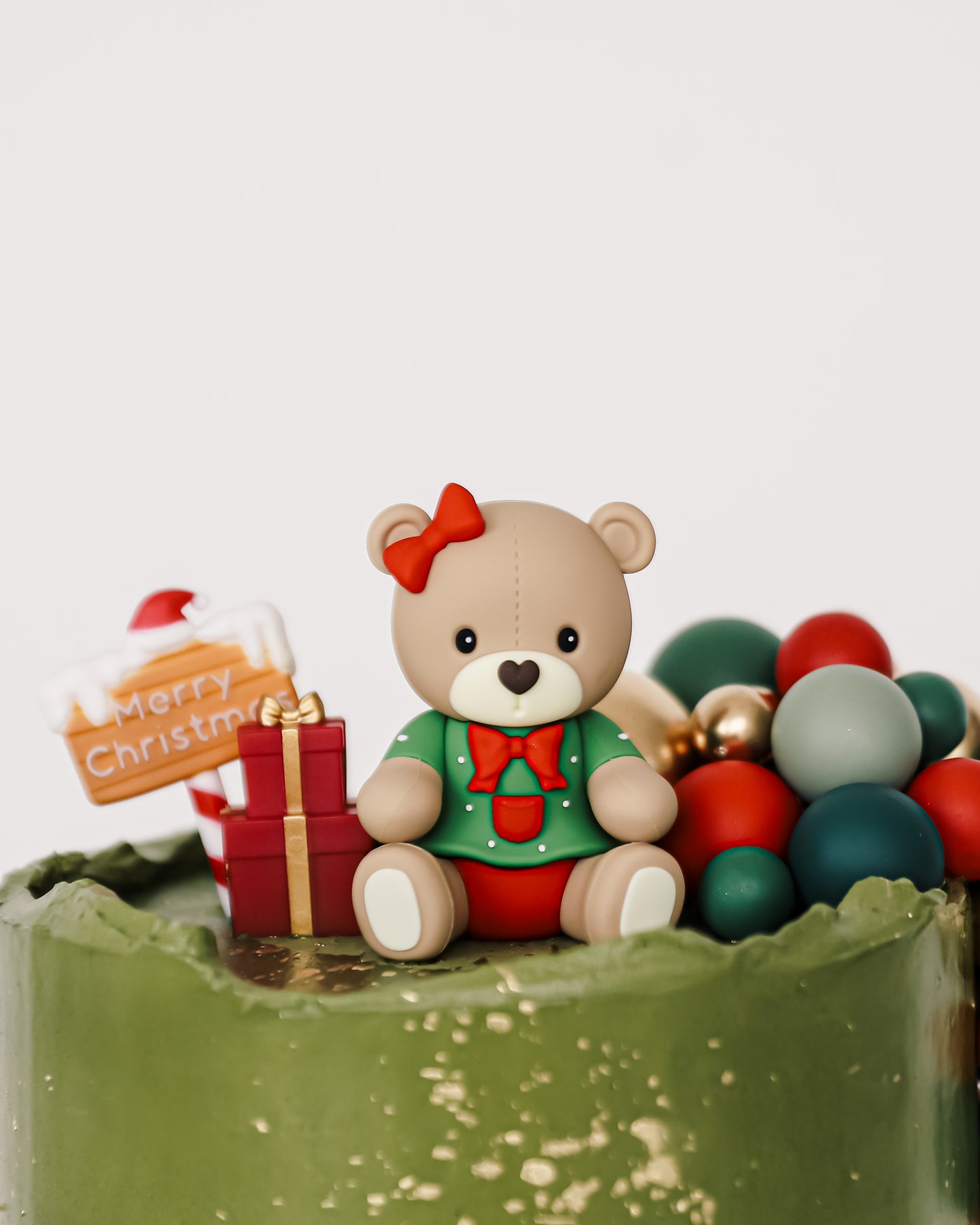 Holiday Bear and Balloon Christmas Cake