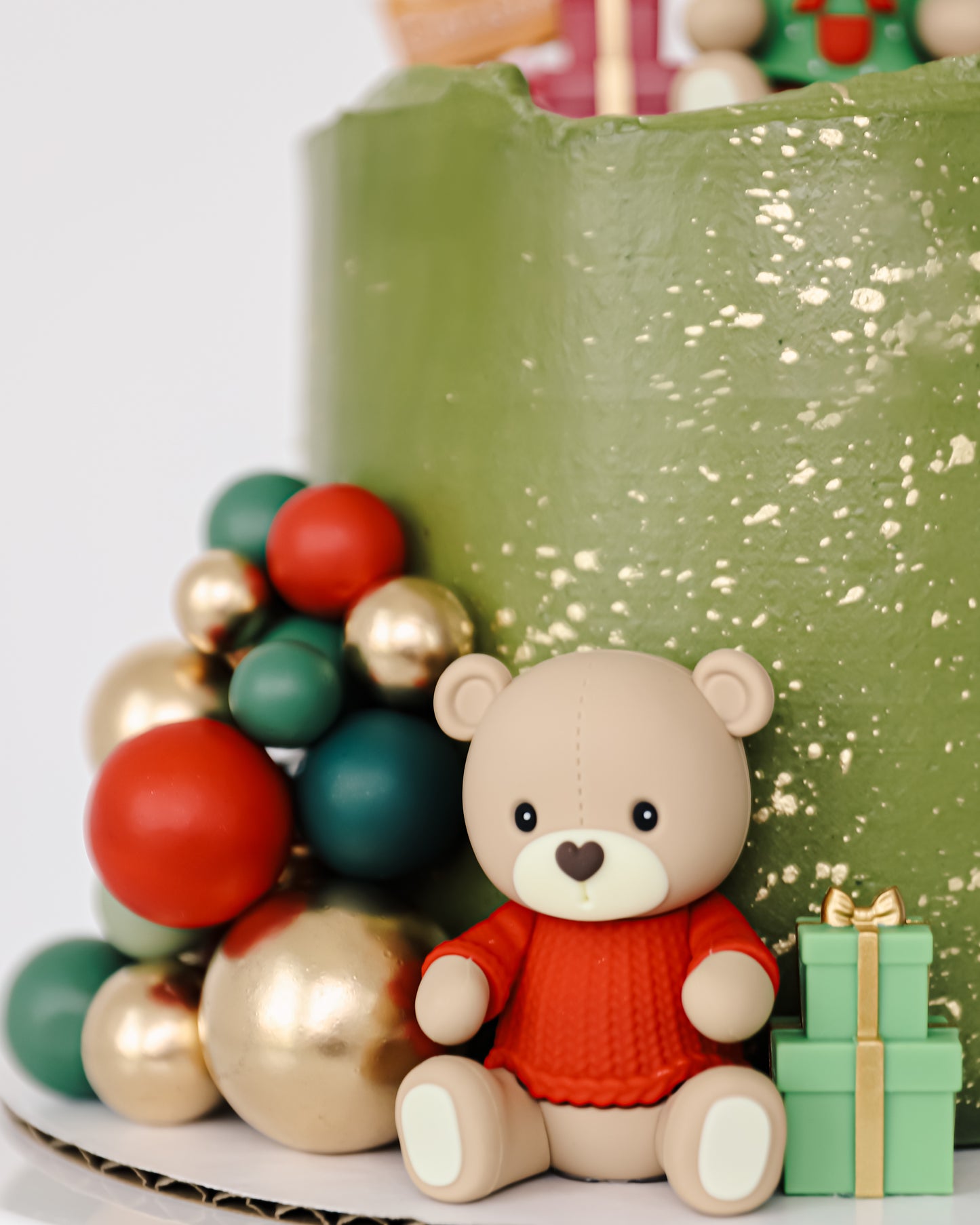 Holiday Bear and Balloon Christmas Cake