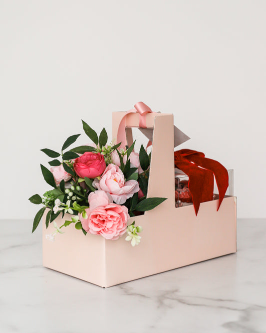 Heart Vintage Valentine Cake Gift Carrier