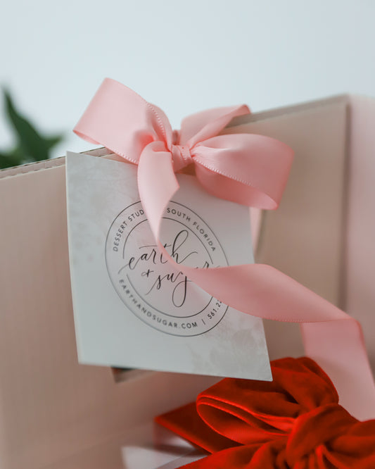 Heart Vintage Valentine Cake Gift Carrier