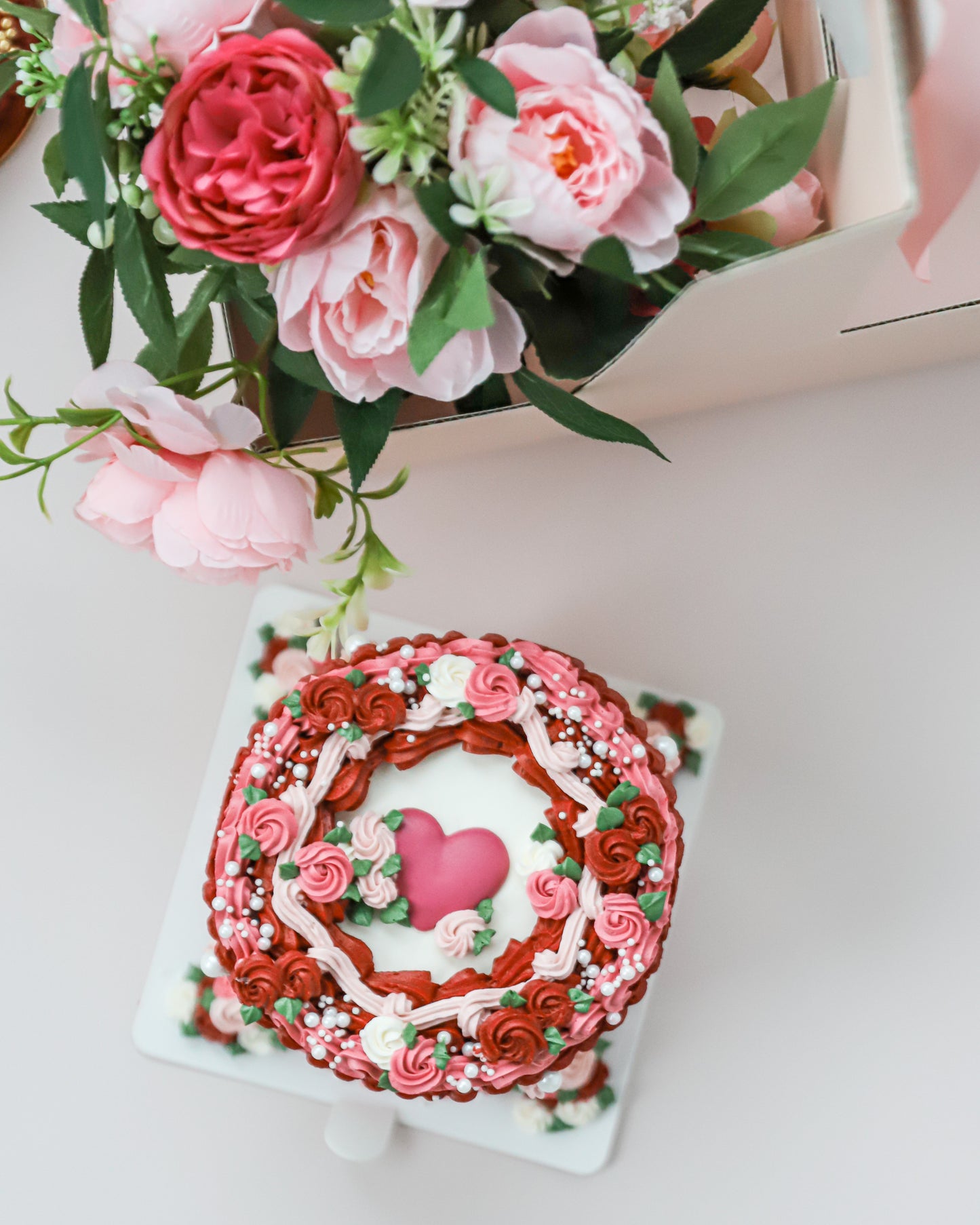 Heart Vintage Valentine Cake Gift Carrier
