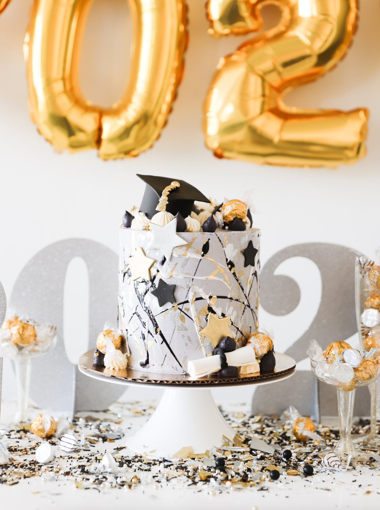 Custom Graduation Cake in School Colors | Earth and Sugar